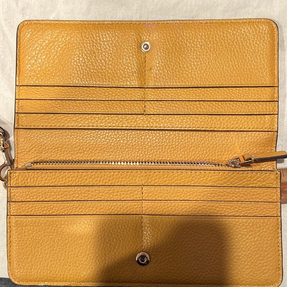 Tory Burch wallet wristlet - Picture 7 of 9